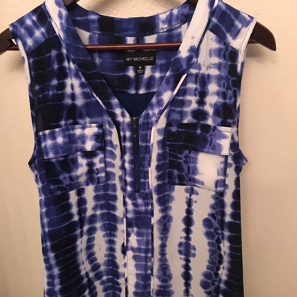 Sleeveless dress shirt